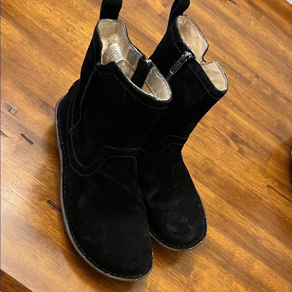 UGG euc Black Suede Ankle Boots size 8